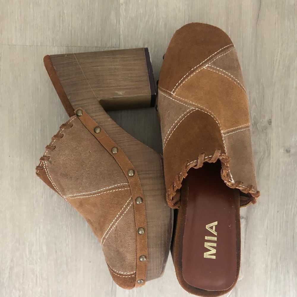 MIA clogs